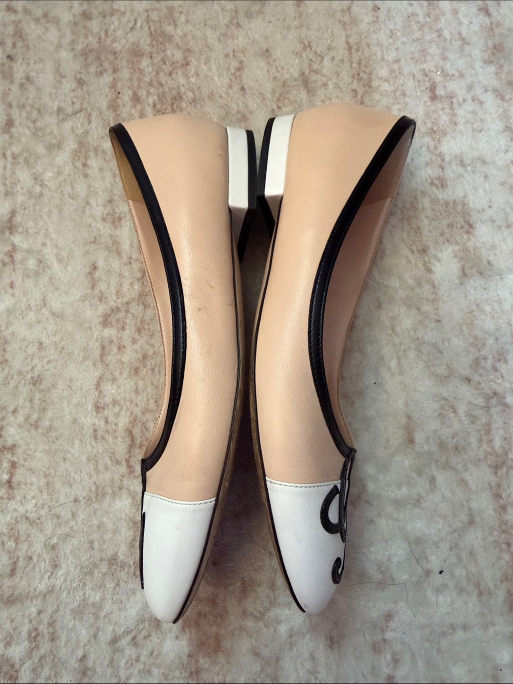 Gucci Nude & White Leather Ballet Flats with Black Trim - Picture 5 of 6